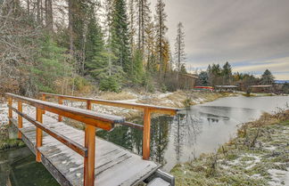 Foto 1 - Bonners Ferry Cabin w/ Wraparound Deck & Views