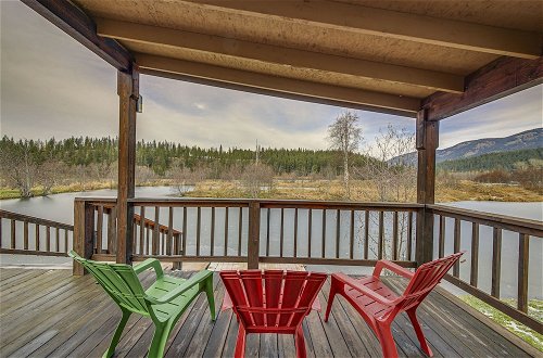 Foto 2 - Bonners Ferry Cabin w/ Wraparound Deck & Views