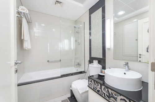 Photo 14 - Luxury Three Bedroom in Damac Maison Near Dubai Mall by Sojo Stay
