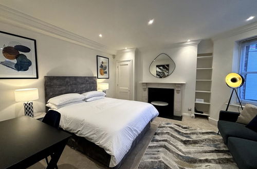 Photo 3 - Chic Studio Flat 8 Mins to Harrods, Knightsbridge