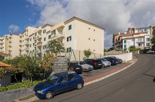 Foto 23 - Apartment With Balcony and sea View - Garajau VI