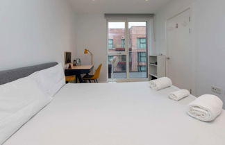 Foto 1 - Pristine 1BD Flat W/balcony - Elephant & Castle