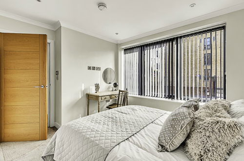 Photo 4 - Chic and Contemporary Retreat in Brentford
