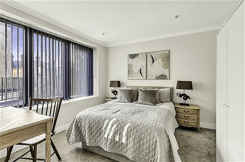 Foto 1 - Chic and Contemporary Retreat in Brentford