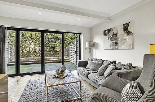 Foto 12 - Chic and Contemporary Retreat in Brentford