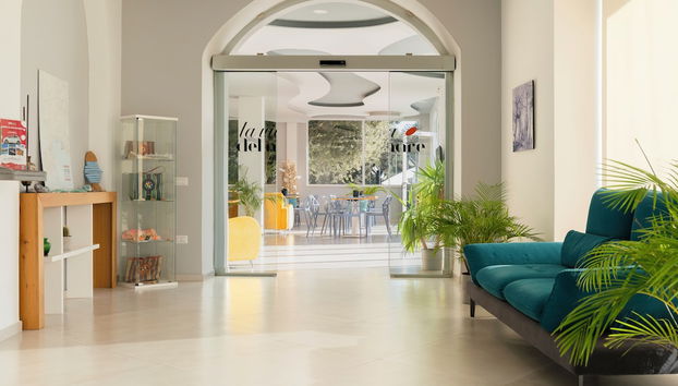 Coin salon dans le hall