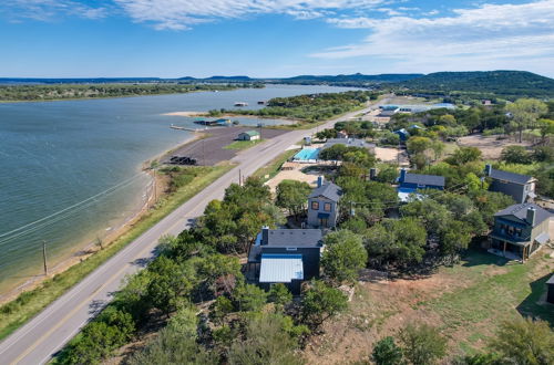 Foto 16 - Modern Graford Cabin: Walk to Possum Kingdom Lake