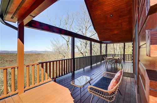 Foto 19 - Mountain-view Blue Ridge Cabin on Over 2 Acres