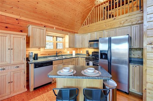 Foto 16 - Mountain-view Blue Ridge Cabin on Over 2 Acres