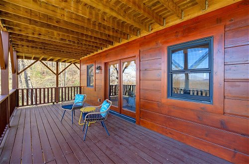 Foto 18 - Mountain-view Blue Ridge Cabin on Over 2 Acres