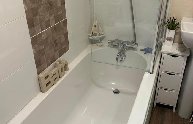 2 Bed Caravan - Sleeps 6 - Parking - Pets - Foto 17