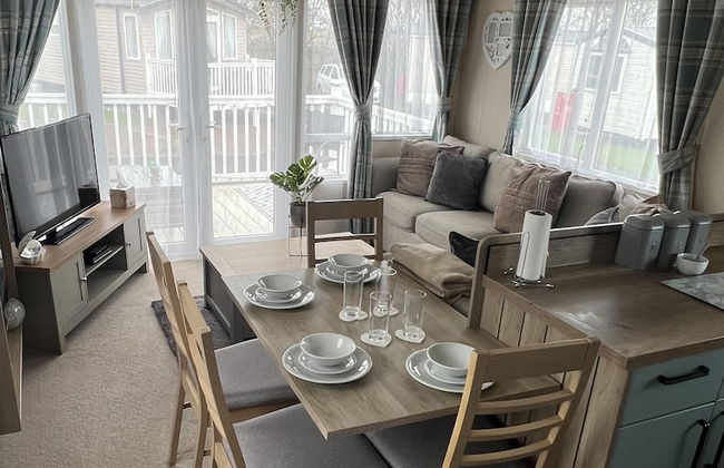 2 Bed Caravan - Sleeps 6 - Parking - Pets - Foto 24