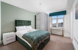 Photo 3 - Stunning 3BD Flat, Free Parking Close to Greenwich