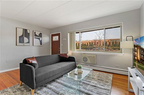 Foto 10 - Cozy 1BR Apartment in Arlington Heights