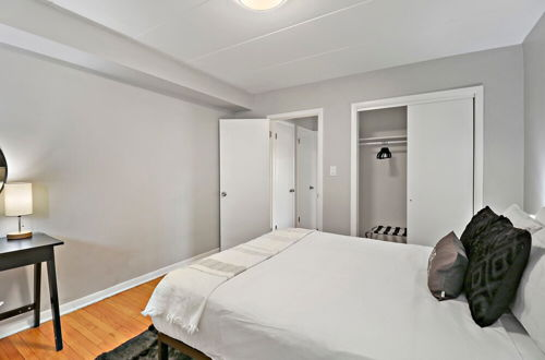 Foto 4 - Cozy 1BR Apartment in Arlington Heights