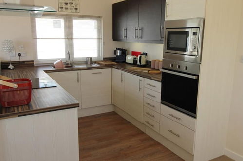 Photo 4 - Charming 3-bed Chalet in Abersoch