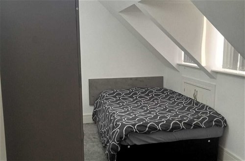 Photo 3 - Remarkable 2-bed Penthouse in Wolverhampton