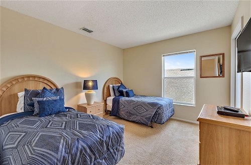 Photo 12 - 2 Suites, 1 King, 5 Beds: Pool. Games Room #810
