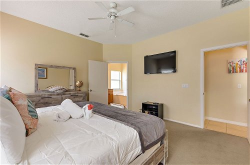 Photo 6 - 2 Suites, 1 King, 5 Beds: Pool. Games Room #810