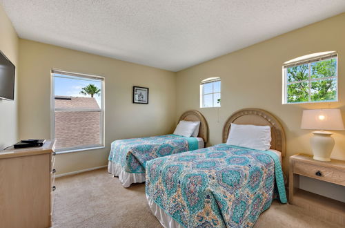 Photo 11 - 2 Suites, 1 King, 5 Beds: Pool. Games Room #810