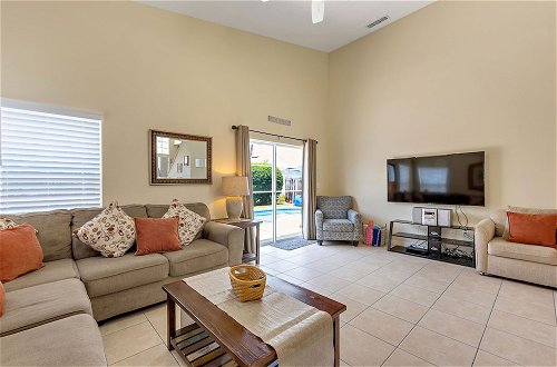 Photo 8 - 2 Suites, 1 King, 5 Beds: Pool. Games Room #810