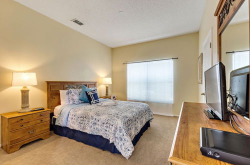 Photo 9 - 2 Suites, 1 King, 5 Beds: Pool. Games Room #810