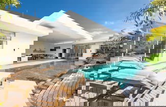 Foto 1 - Spectacular 4BR Villa, 400m to Beachfront Elegance