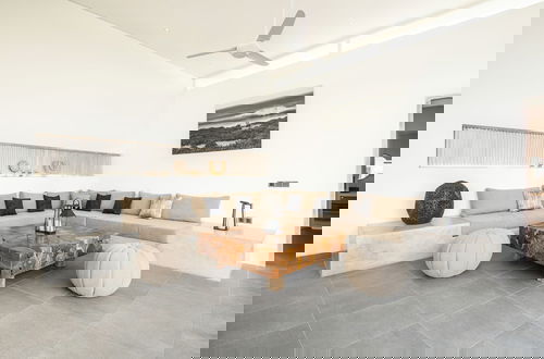 Foto 3 - Spectacular 4BR Villa, 400m to Beachfront Elegance
