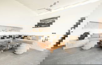 Foto 3 - Spectacular 4BR Villa, 400m to Beachfront Elegance