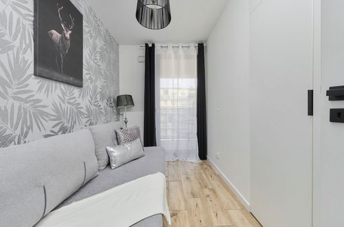 Photo 12 - Stylish & Spacious Apartment by Renters