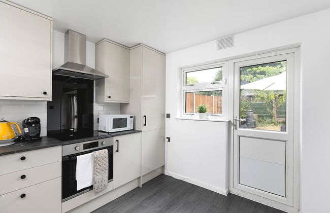 Skyvillion - Lush 2 Bed Hydean Way House & Garden - Foto 16