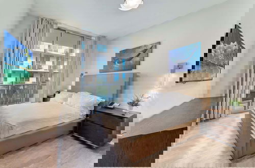 Foto 3 - Condo Close to the Beach With Rooftop Pool & Gym