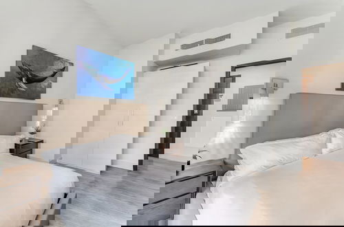 Foto 2 - Condo Close to the Beach With Rooftop Pool & Gym