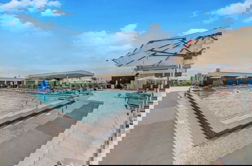 Foto 12 - Condo Close to the Beach With Rooftop Pool & Gym