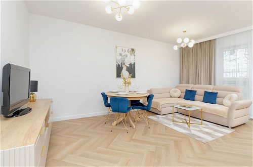 Foto 22 - Bright Beige Apartment by Renters