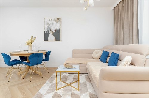 Photo 21 - Bright Beige Apartment by Renters
