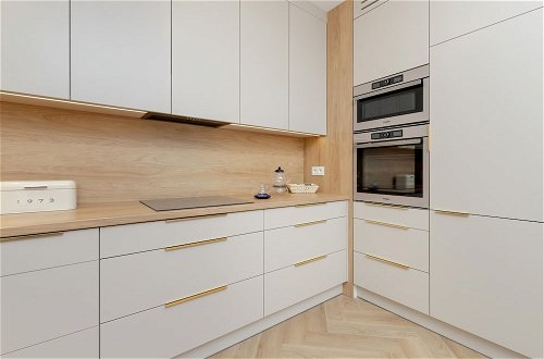 Photo 10 - Bright Beige Apartment by Renters