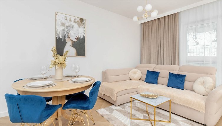Foto 1 - Bright Beige Apartment by Renters