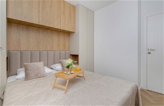 Foto 3 - Bright Beige Apartment by Renters