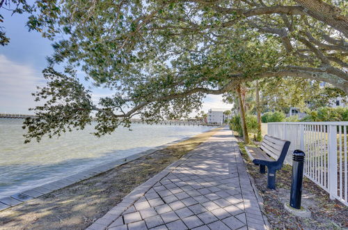 Photo 11 - Sunny Fort Walton Beach Condo - Walk to Ocean