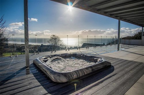 Foto 3 - Sunrise - 5 Bedroom Luxurious Holiday Home - Pendine