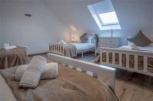 Photo 49 - Sunrise - 5 Bedroom Luxurious Holiday Home - Pendine