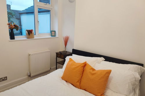Photo 4 - 2-bed Flat Near Park in Central London