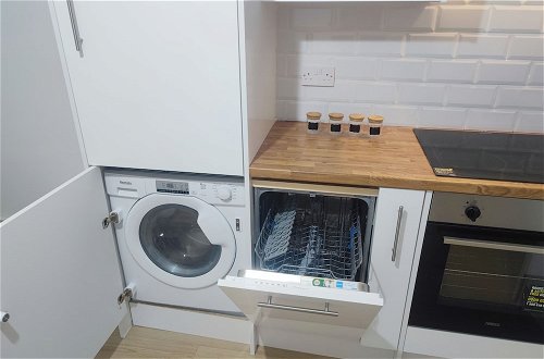Photo 11 - 2-bed Flat Near Park in Central London