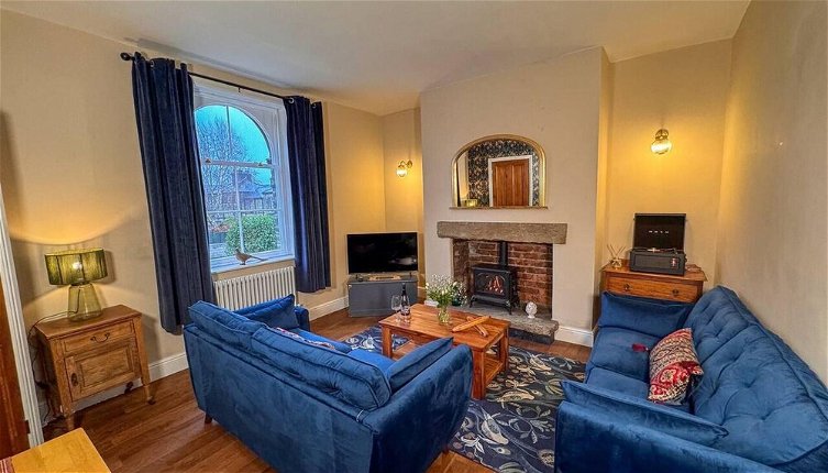 Photo 1 - Captivating 3-bed Cottage in Saltaire