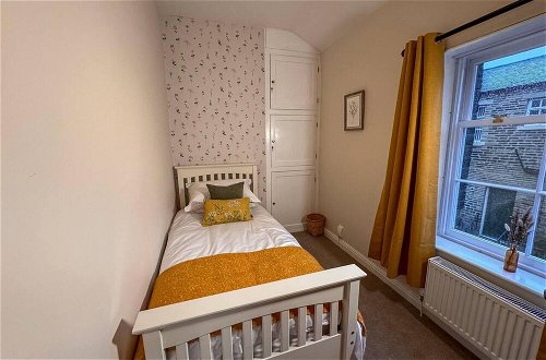 Photo 5 - Captivating 3-bed Cottage in Saltaire