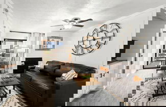 Foto 2 - NEW Renovated Fabulous 2 bed 2 Bath Pool View