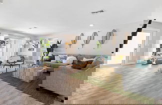 Foto 2 - Cozy Home at Lighthouse Point With Pool
