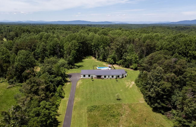 Oasis Near Charlottesville With Pool Grill - Photo 54