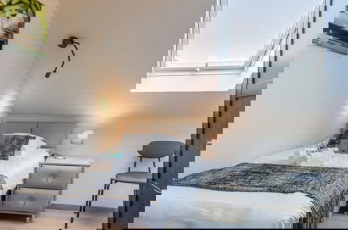 Photo 28 - Spacious House With Garden and Parking
